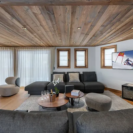 De Luxe Avec Piscine Et Sauna A *