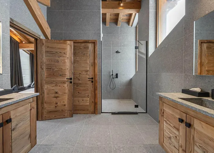 Chalet De Luxe Avec Piscine Et Sauna A - Fr-1-562-49 Courchevel